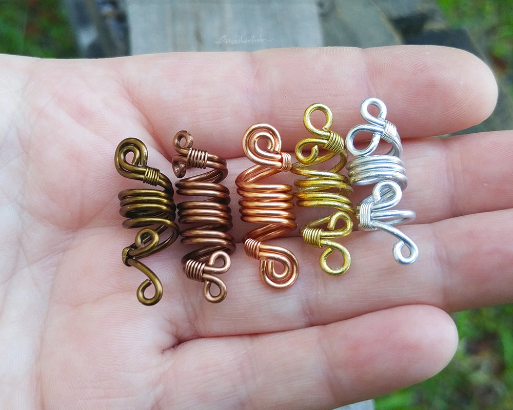 A set of 5 ombre dread beads in hand to show scale.
