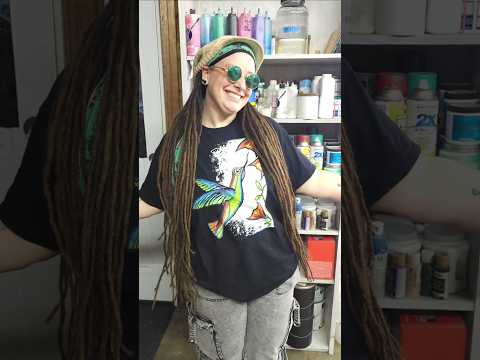 Funny video showing a hummingbird t-shirt design.