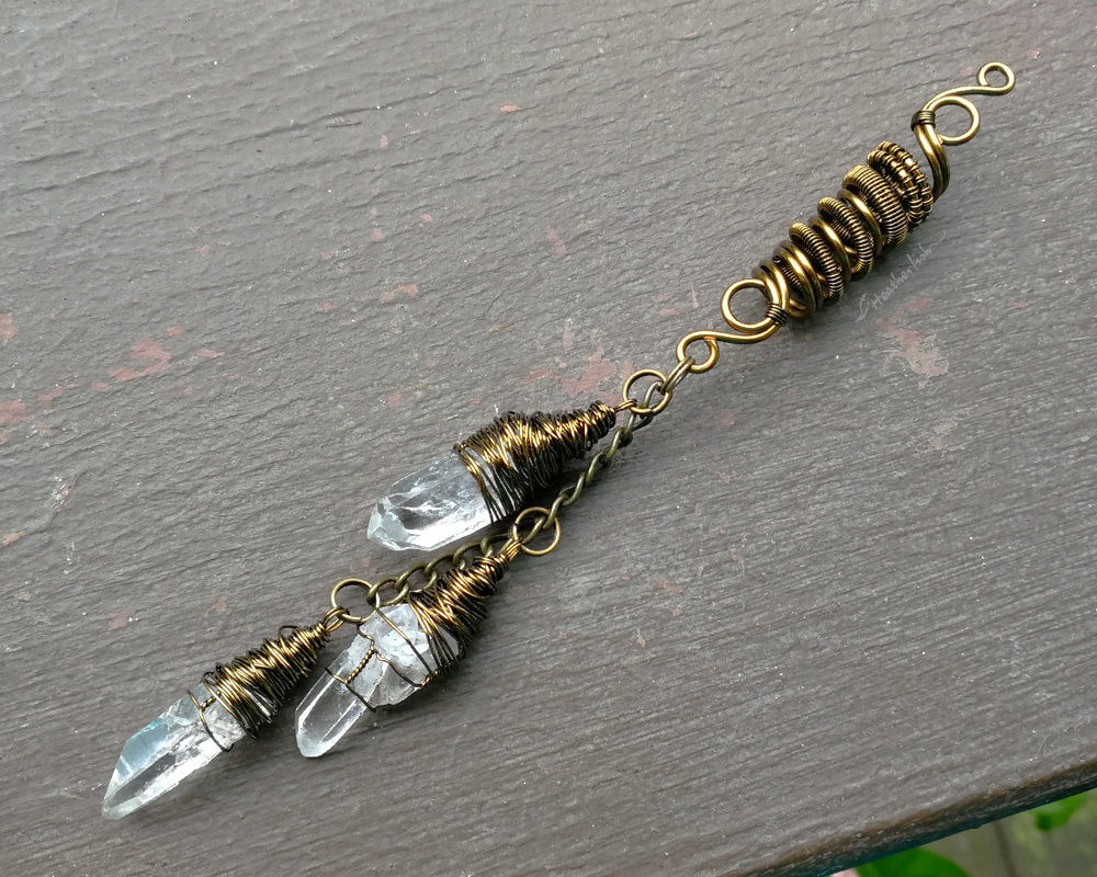 A close up view of a Triple Crystal Dread Bead.