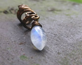 A front view of the Moonstone Loc Bead.