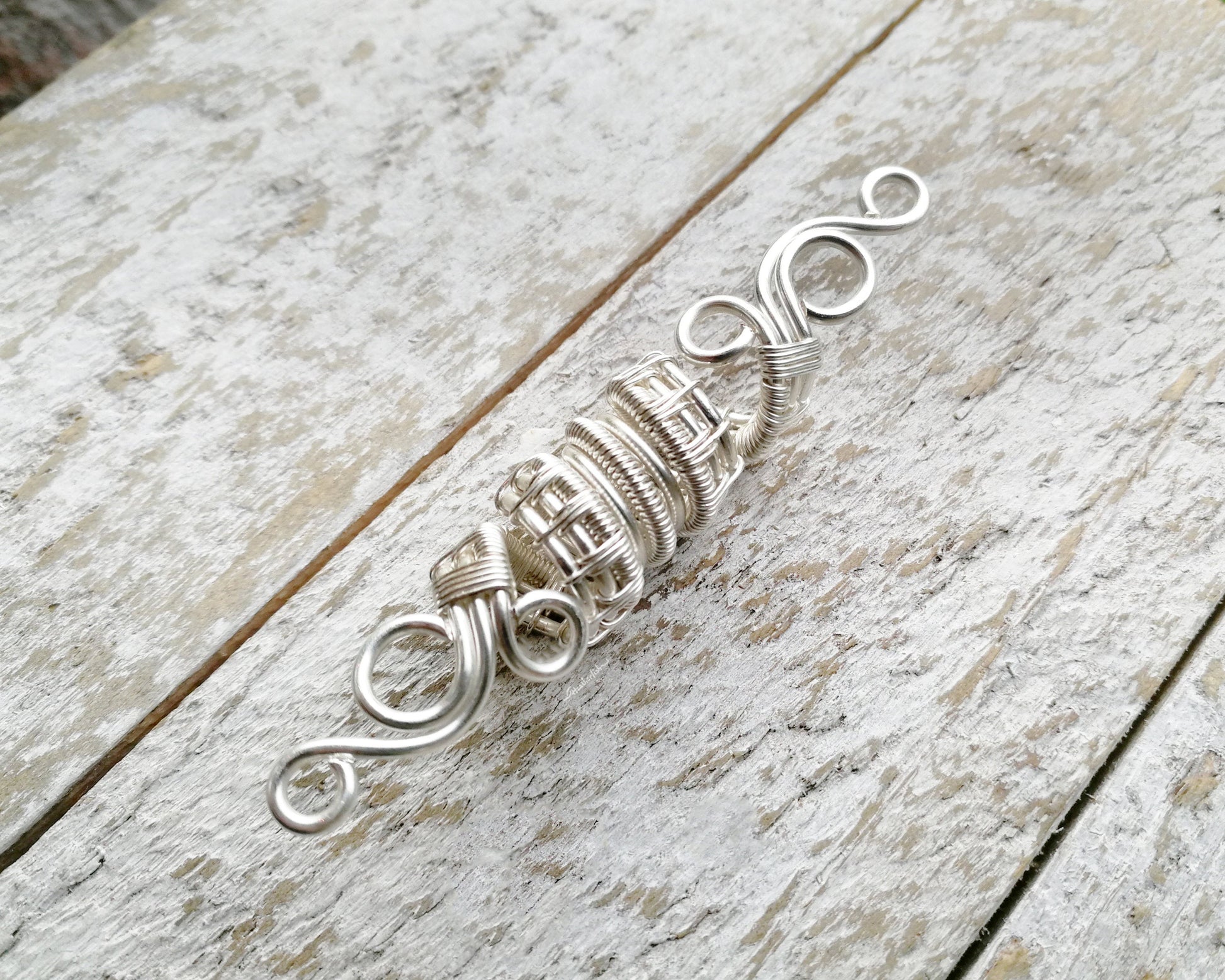 A top view of a Silver Filigree Dread Bead.