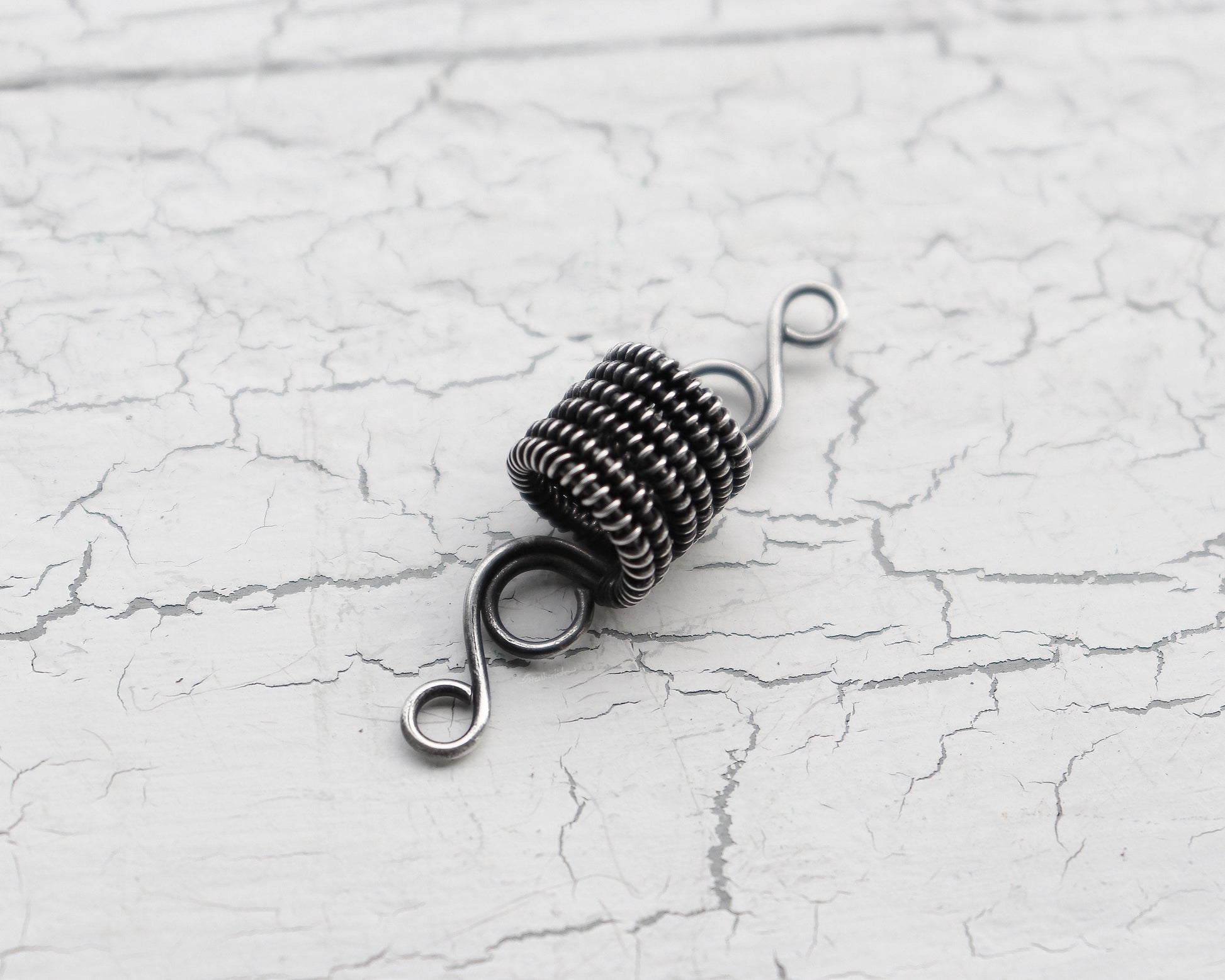 A top view of a Elegant Silver Dread Bead. 